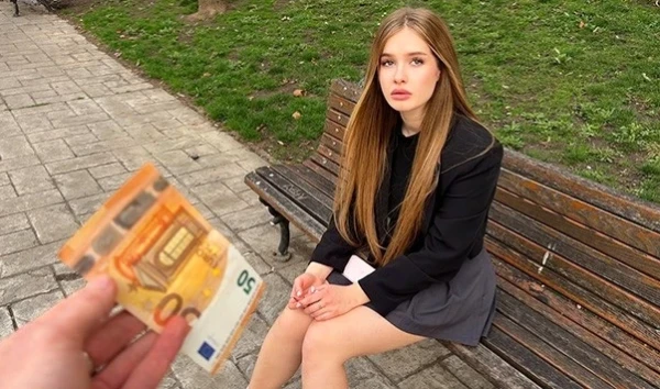 Приютили бідну дівчину, дали бабла і жорстко витрахали на прощання!