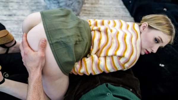 Покарання переросло в жорсткий трах: шльондра-падчерка ссе вітчиму і ловить сперму на личко після порки!